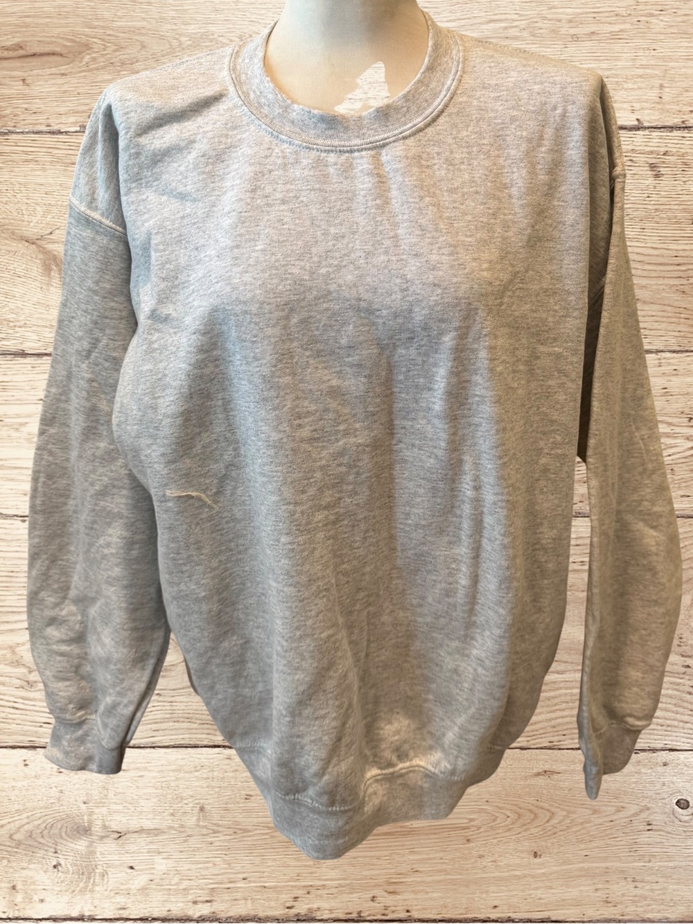 Gildan Heavy Blend Gray Crewneck Sweatshirt – Size Large (unisex)